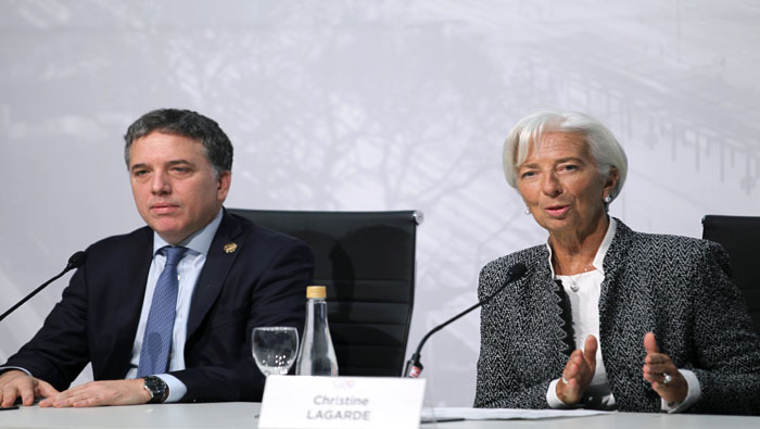 La titular del FMI saludó la labor desempeñada por el ministro de Hacienda y Finanzas de Argentina, Nicolás Dujovne (i).