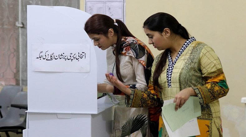 A las 08H00 (hora local) abrieron más de 85.000 colegios electorales en Pakistán para dar inicio a los comicios generales y municipales.