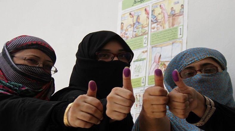 Los pakistaníes votaron entre cerca de 11.000 candidatos para ocupar los 272 escaños de la Asamblea Nacional.