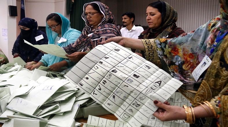Las elecciones se decidirán en el Punjab, la más populosa de las cuatro regiones administrativas de Pakistán, a la que corresponden 141 de los 272 escaños del Parlamento.