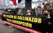 sindicatos, colectivos y ciudadanos peruanos protestaron frente a las instalaciones de la Fiscalía de la Nación. 