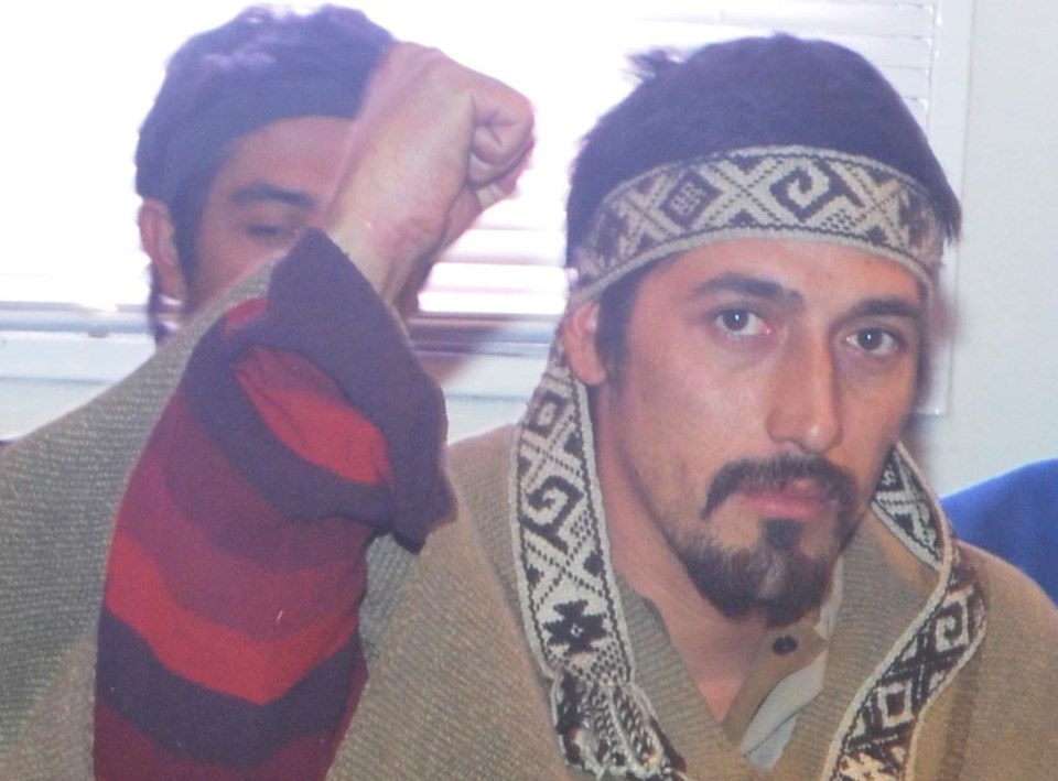 En junio realizó una huelga de hambre para que las autoridades le permitiesen realizar un ritual ancestral en la carcel.