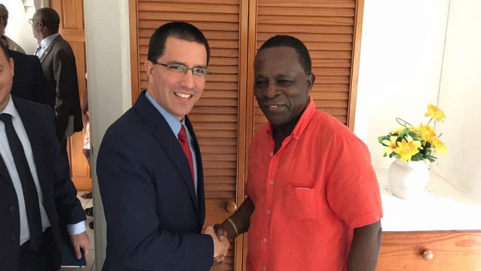 El ministro de Relaciones Exteriores venezolano, Jorge Arreaza realizó una mesa de trabajo con el mandatario Keith Mitchell.