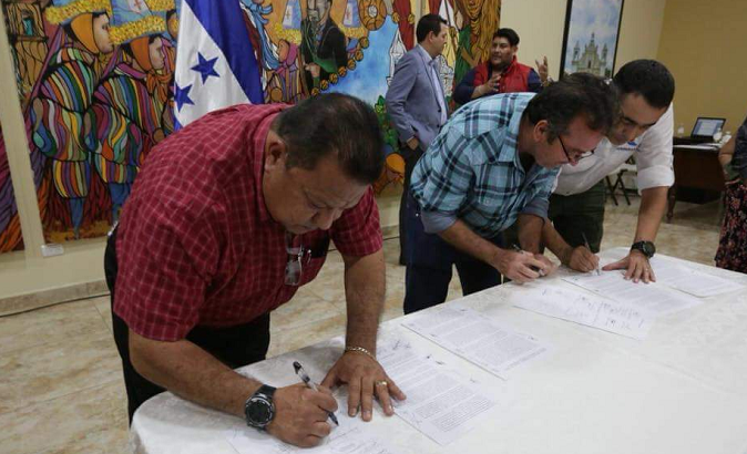 Transporation leaders sign accord with the government to increase tax, van and bus fares across Honduras. July 31, 2018.