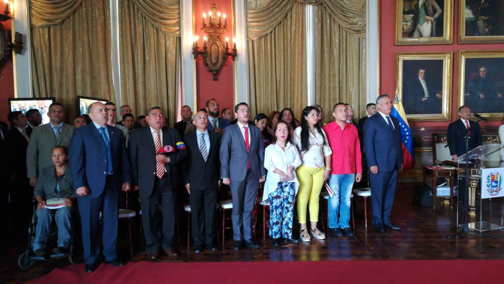 En el inicio de la sesión también recordaron el legado del comandante Chávez.