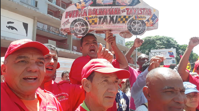 "Aquí está un pueblo defendiendo a Maduro", "presidente cuenta con nuestro apoyo", son frases que dicen los presentes.