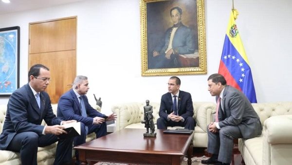 Venezuelan authorities met with Colombian advisor to provide details of the ongoing investigation on the attack against president Maduro.