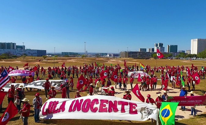 Thousands of MST militants arrive to Brasilia to demand for Lula's liberation and support his candidacy.