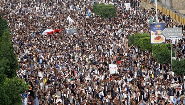 Houthi supporters rally against the alleged involvement of the United States in the deteriorating Yemeni economy in Sanaa, August 17, 2018.