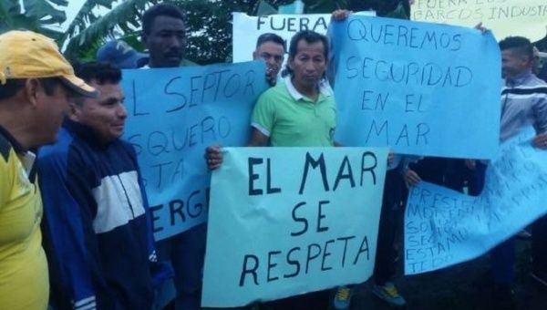 Traditional Fishing Sector of Ecuador is protesting against Government inaction.