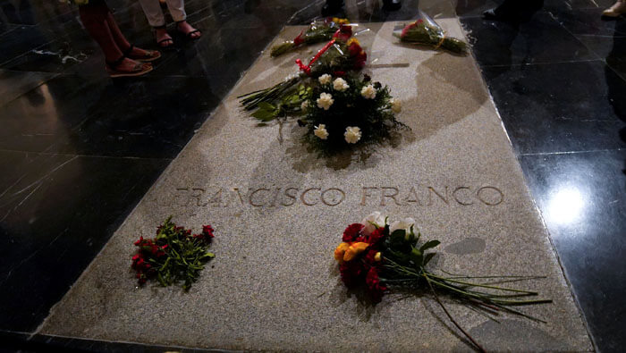 La familia del dictador Franco se oponen a la reubicación de los restos