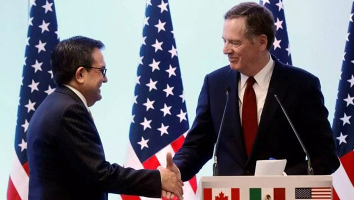 Guajardo (i) y Robert Lighthizer (d), representan a México y EE.UU. en las negociaciones.