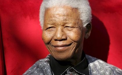 Un ejemplo de liderazgo político que supo ejercer el poder e influir en la vida de millones de personas lo encontramos en Nelson Mandela