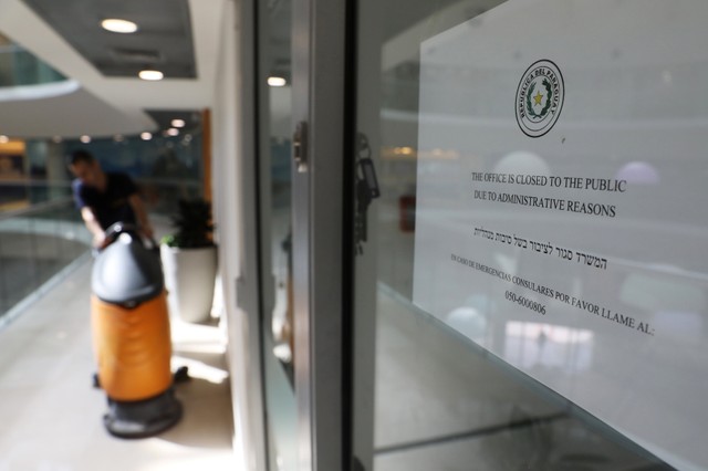 A notice is placed on the closed doors of Paraguay's embassy in Jerusalem.