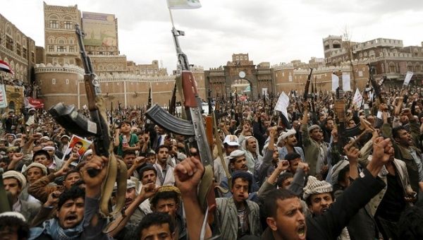 Rebels hold up their weapons during a rally against air strikes in Sanaa, Yemen, March 26, 2015. 