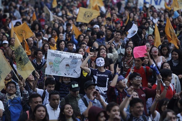 At the concluding meeting, students agreed to march alongside relatives of the 43 Ayotzinapa students kidnapped by authorities four years ago on September 26 who are still missing, presumed dead.