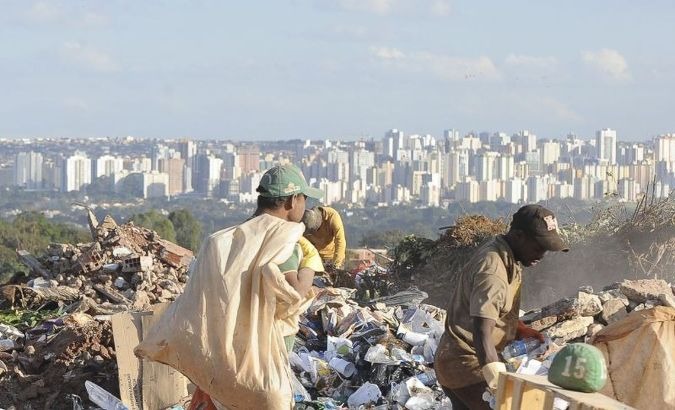 The number of municipalities that send garbage to landfills also increased from 1,559 to 1,610.