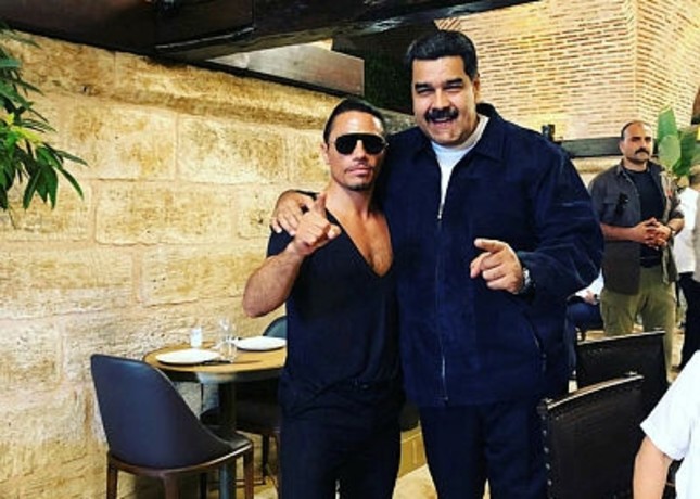 No es primera vez que Nusret invita a su local a famosos que admira. También lo ha hecho con Leonardo DiCaprio y Diego Armando Maradona.