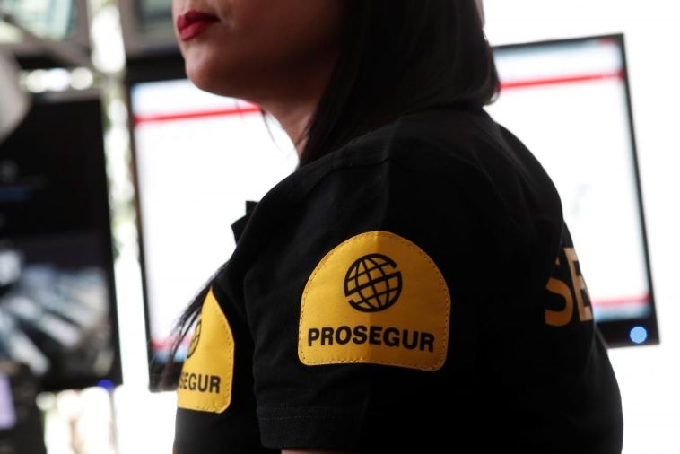 An employee of Prosegur works in the 
