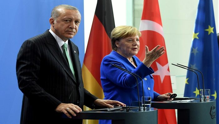 El jefe de Estado turco arribó este jueves a Alemania con el fin de encontrarse con la canciller de esa nación.