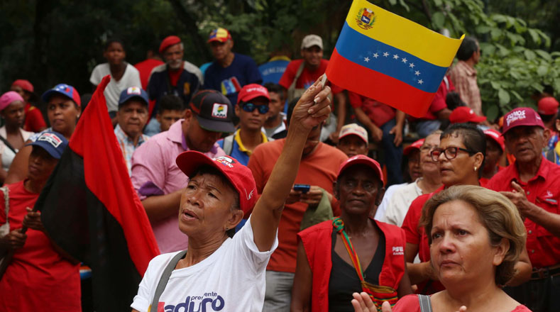 Desde las 09H00 (hora local), el pueblo revolucionario se concentró en las calles capitalinas para participar en la gran marcha convocada por el Partido Socialista Unido de Venezuela (PSUV) hacia el Palacio de Miraflores, sede del Ejecutivo.