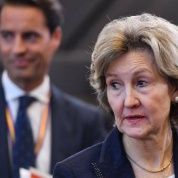  Kay Bailey, embajadora de Estados Unidos en la OTAN, intentó reparar sus amenazas que son usualmente proferidas a repúblicas bananeras: No deseaba hablar de un ataque preventivo en Rusia.