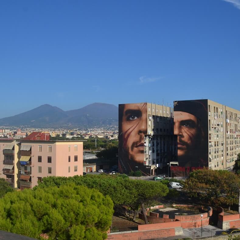The mural is an homage to Che, whose inspiration can help us transcend our modern-day precariousness, and a tribute to 