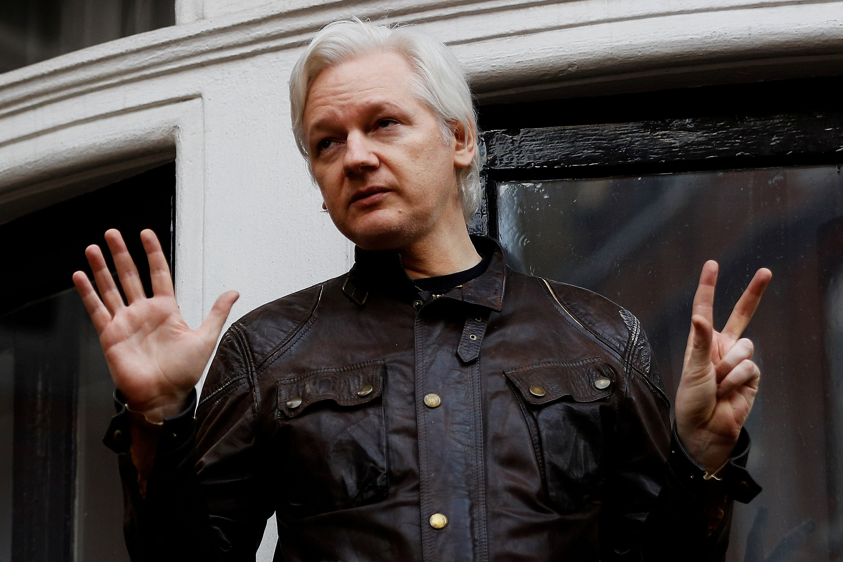 Julian Assange ha denunciado una persecución en su contra por la filtración de documentos.