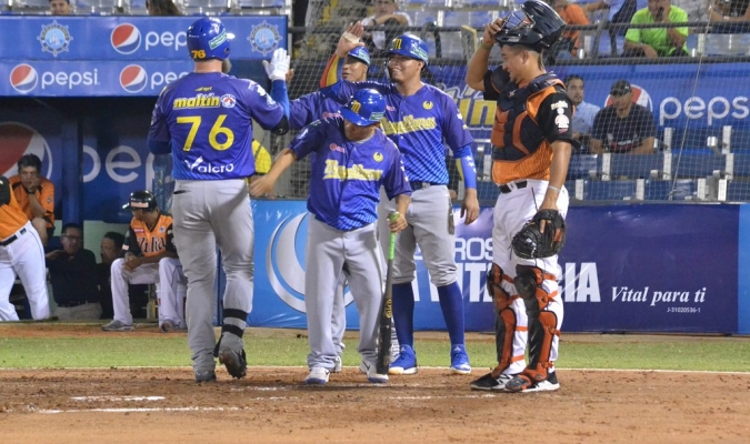 Magallanes lidera la tabla por encima de su acérrimo rival, Leones del Caracas.