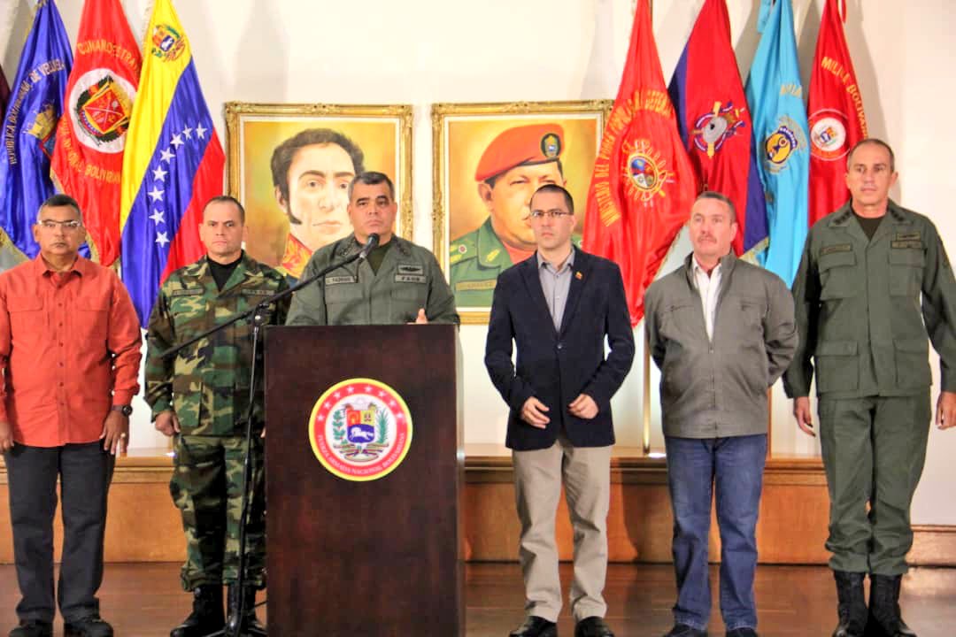 Vladimir Padrino López informó que han reforzado las tropas en el estado Amazonas para combatir a los grupos paramilitares colombianos.