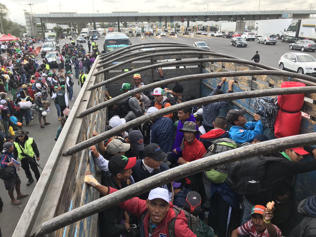 La primera caravana de migrantes dejó Ciudad de México con destino a Quétaro, acercándose cada vez más a Estados Unidos.
