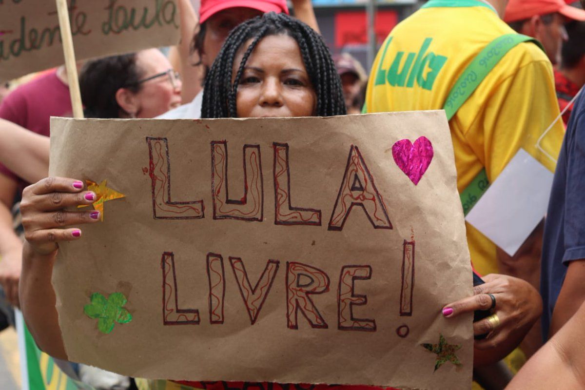 La congregación exige la libertad de Lula, quien fue puesto preso en un proceso judicial denunciado como amañado para dejarlo fuera de las elecciones presidenciales.