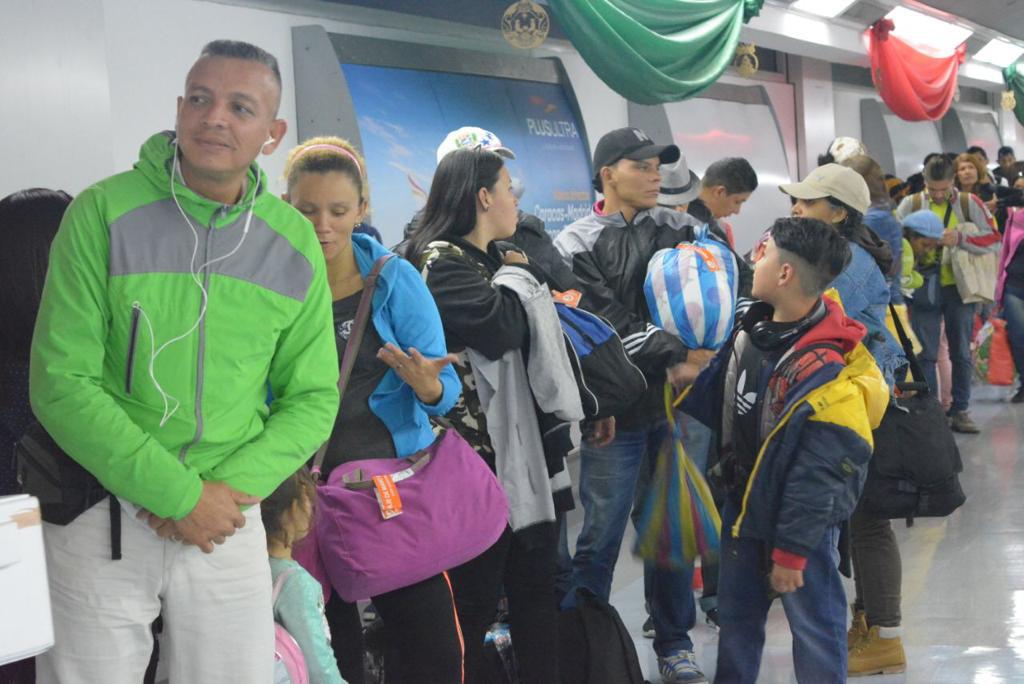 Unos 95 venezolanos regresaron el jueves desde Ecuador.