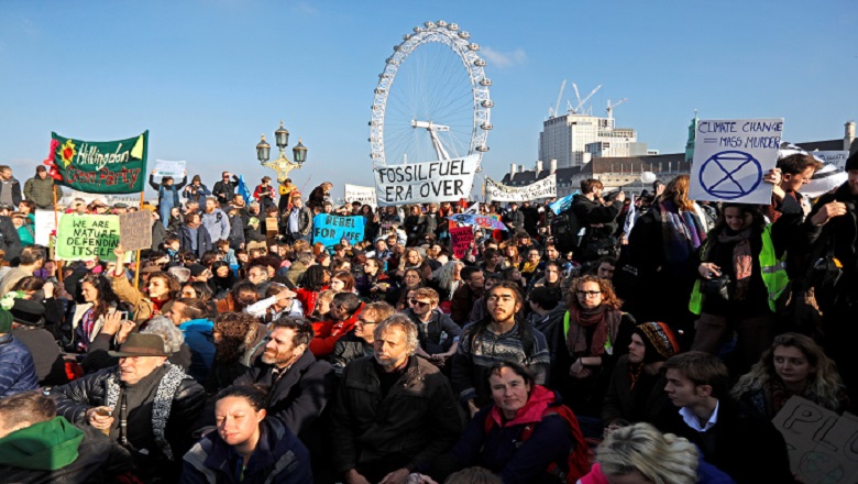 Miles de ciudadanos se dieron cita este sábado en el centro de Londres bajo la consigna "rebelión o extinción" con la finalidad de rechazar la crisis medioambiental que ha provocado el cambio climático.