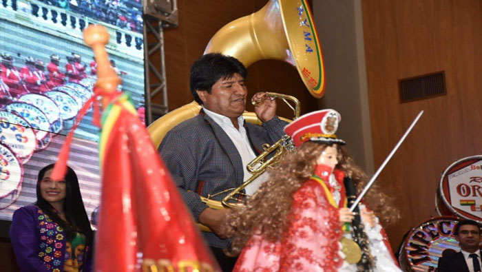 Morales reconoció la labor de más de 25.000 artistas bolivianos, quienes 