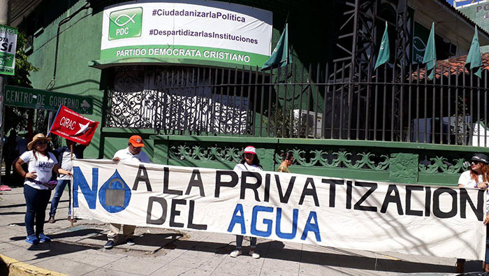 ¡Exigimos un ente rector del agua público!, exclaman los ciudadanos salvadoreños.
