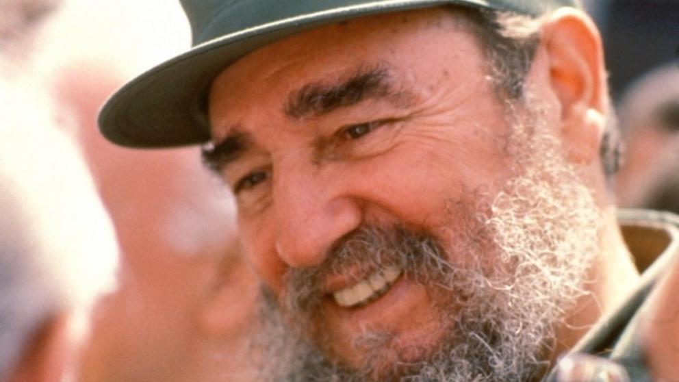 El Comandante Fidel Castro lideró la Revolución Cubana, que triunfó liberando a la isla en 1959. Fidel falleció a los 90 años, en 2016, siempre entregado a su pueblo y a la lucha por la unión de los países pobres del mundo.