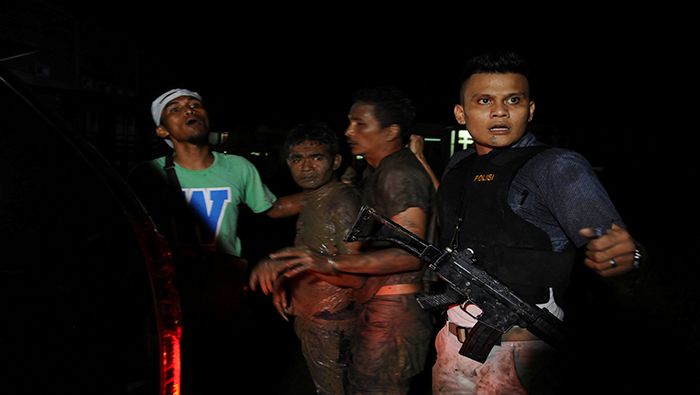La Policía de Indonesia detiene a dos de los reos fugados de una prisión en la isla de Sumatra.