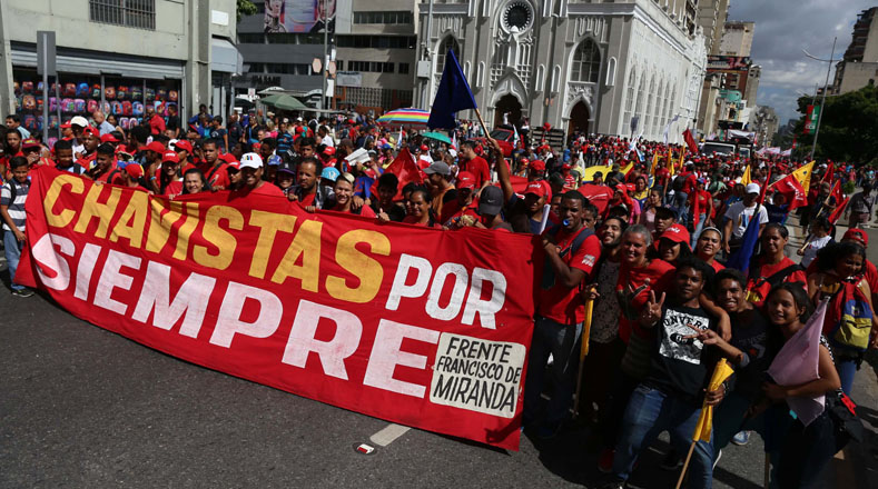 El presidente de la Asamblea Nacional Constituyente (ANC), Diosdado Cabello, destacó que los venezolanos permanecerán en las calles sin rendirse ante los ataques perpetrados por la derecha internacional.