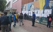 Ciudadanos venezolanos se aprestan para ejercer su derecho al voto en las elecciones municipales.