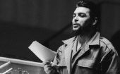 Ernesto Che Guevara es una figura de relevancia mundial. Fue un político, escritor, periodista, médico y comandante de la Revolución Cubana.