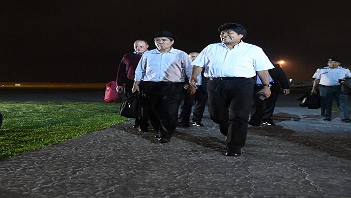 Evo Morales llegó a Uruguay acompañado del canciller Diego Pary.
