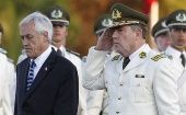 La decisión del mandatario Sebastián Piñera (D) también incluye a diez generales de los Carabineros.