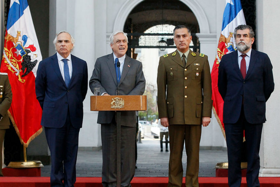 “He decidido designar como general director de Carabineros al general Mario Rozas Córdova”, señaló Piñera durante una alocución en el palacio de Gobierno, La Moneda.