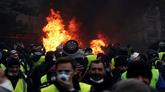 Más de 200 personas han sido detenidas durante las jornadas de protestas de los chalecos amarillos en París.