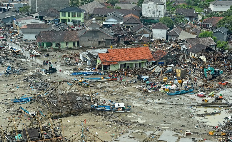 Unas 1.300 casas del Estrecho de las islas de Sumatra y Java fueron destruidas tras el potente tsunami. 