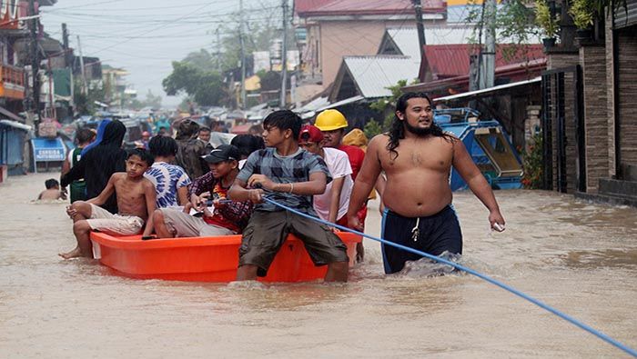 Cientos de filipinos han sido evacuados por las inundaciones provocadas por la tormenta Usman.