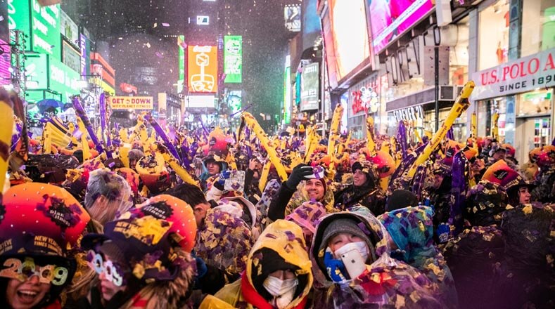 La celebración del Año Nuevo en Times Square, Nueva York congrega a millones de personas.