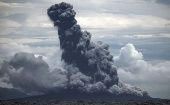 Las autoridades indonesias recomendaron a la población mantenerse alejados del monte Krakatoa a unos 5 kilómetros de distancia.