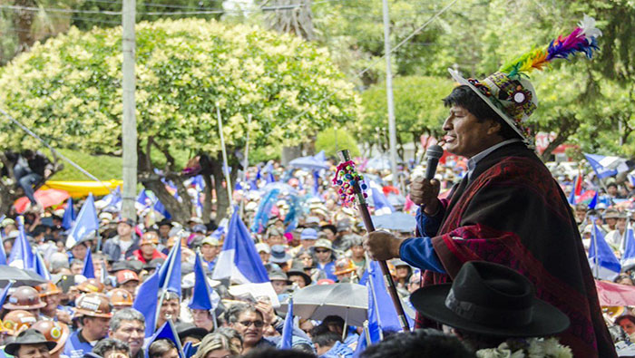 El binomio Evo Morales-Álvaro García Linera recibió el apoyo de más de 60.000 indígenas quechuas a una semana de la celebración de las elecciones primarias.